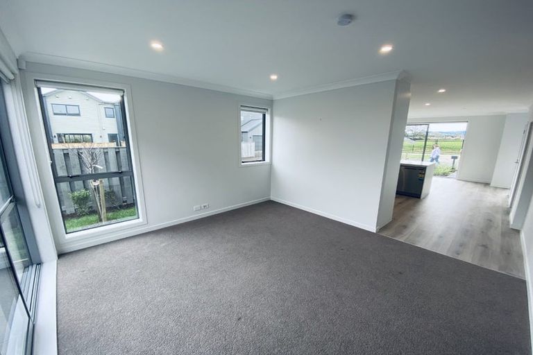 Photo of property in 10 Rauriki Lane, Rosehill, Papakura, 2113