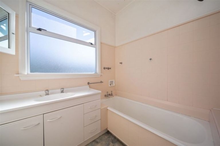 Photo of property in 12 Grey Street, Hawera, 4610