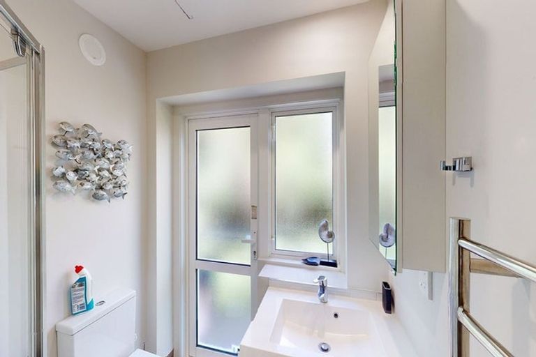 Photo of property in Fountain Court, 2/48 Oriental Parade, Oriental Bay, Wellington, 6011