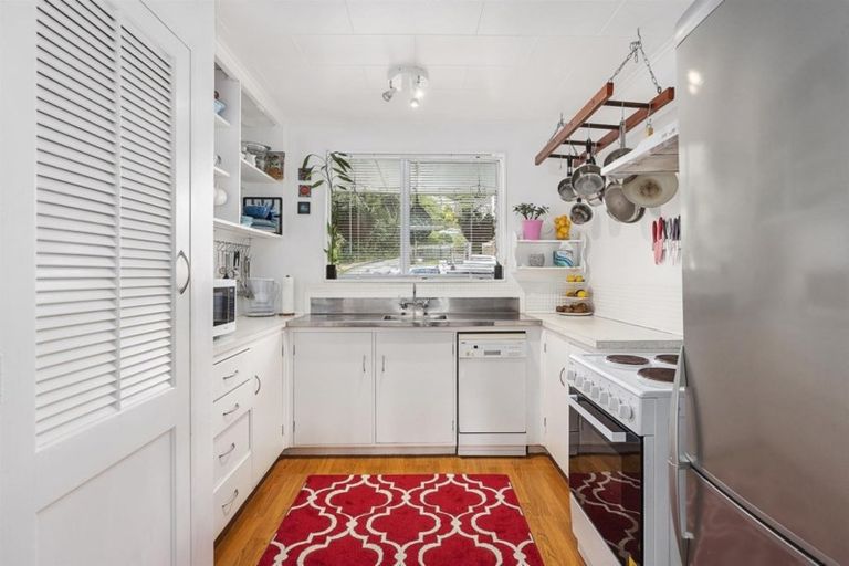 Photo of property in 9 Cyril Way, Paparangi, Wellington, 6037