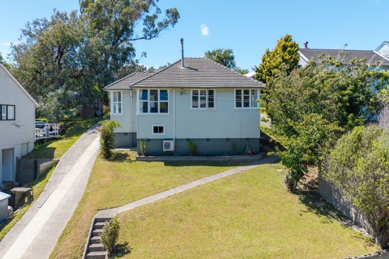 Photo of property in 15 Martin Street, Ranui, Porirua, 5024