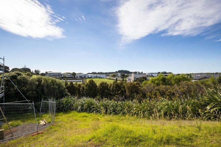 Photo of property in 10 Kakariki Lane, Waiwhakaiho, New Plymouth, 4312