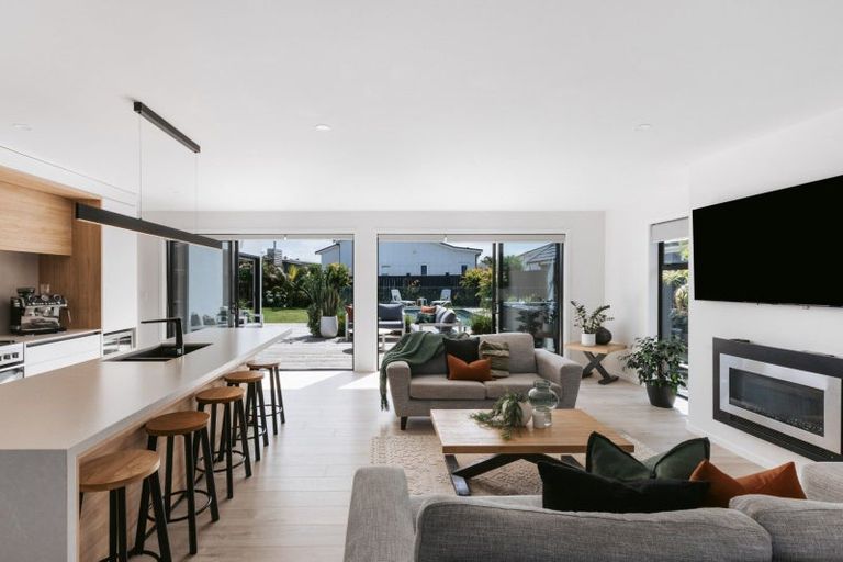 Photo of property in 15 Cassinia Close, Papamoa Beach, Papamoa, 3118