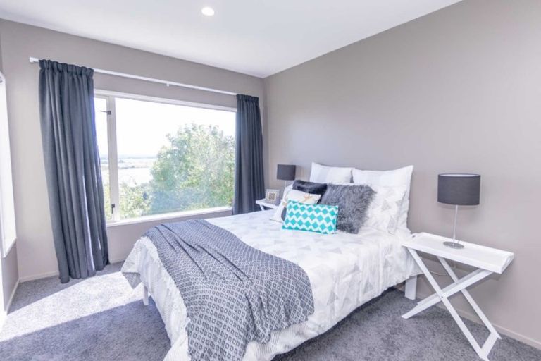 Photo of property in 1/15 Valley View, Mount Pleasant, Christchurch, 8081