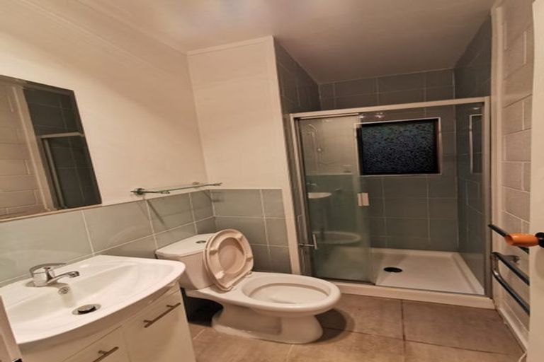 Photo of property in 23 Heaton Grove, Chatswood, Auckland, 0626