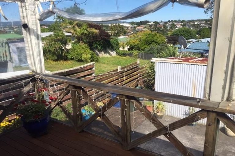 Photo of property in 158 Edmonton Road, Te Atatu South, Auckland, 0610