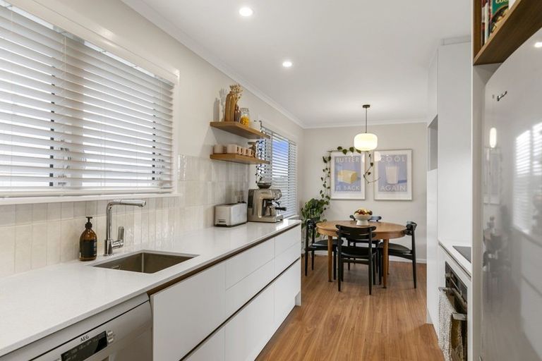 Photo of property in 88 Akaroa Drive, Maupuia, Wellington, 6022