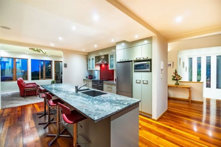 Photo of property in 5 Eastcliffe Road, Castor Bay, Auckland, 0620