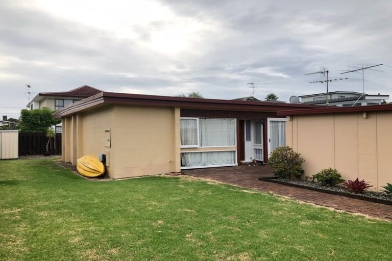 Photo of property in 1/6 Vivian Wilson Drive, Eastern Beach, Auckland, 2012