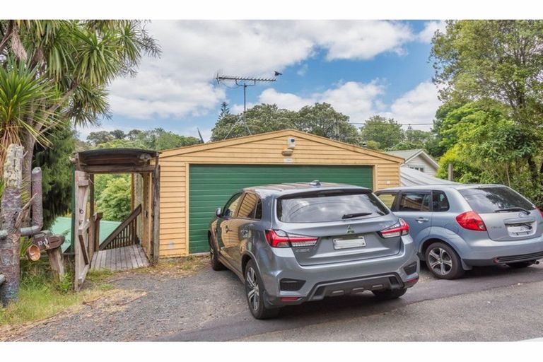 Photo of property in 13 Mceldowney Road, Titirangi, Auckland, 0604