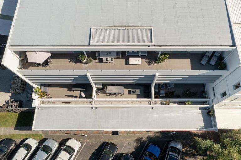 Photo of property in Palm Cove Apartments, 302/6 Tawa Street, Mount Maunganui, 3116