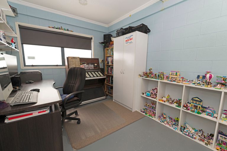 Photo of property in 27 Milan Drive, Glen Eden, Auckland, 0602