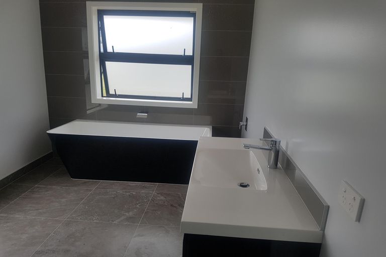 Photo of property in 9 Okaia Drive, Kinloch, Taupo, 3377