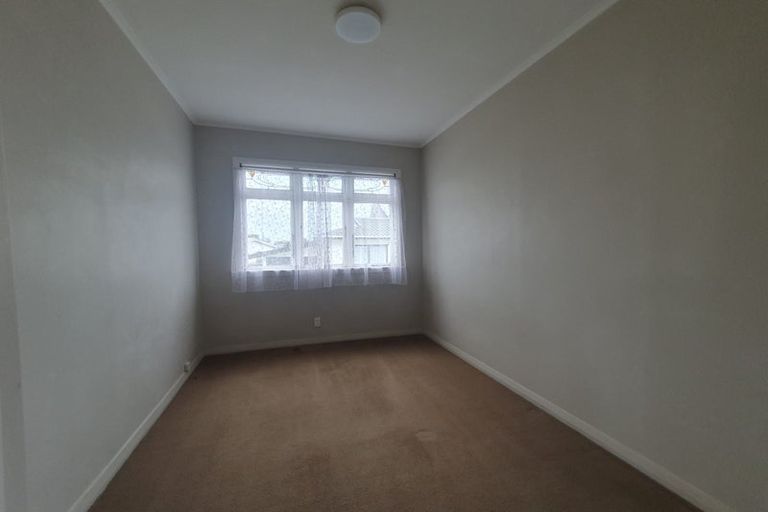 Photo of property in 2 Wattle Street, New Lynn, Auckland, 0600