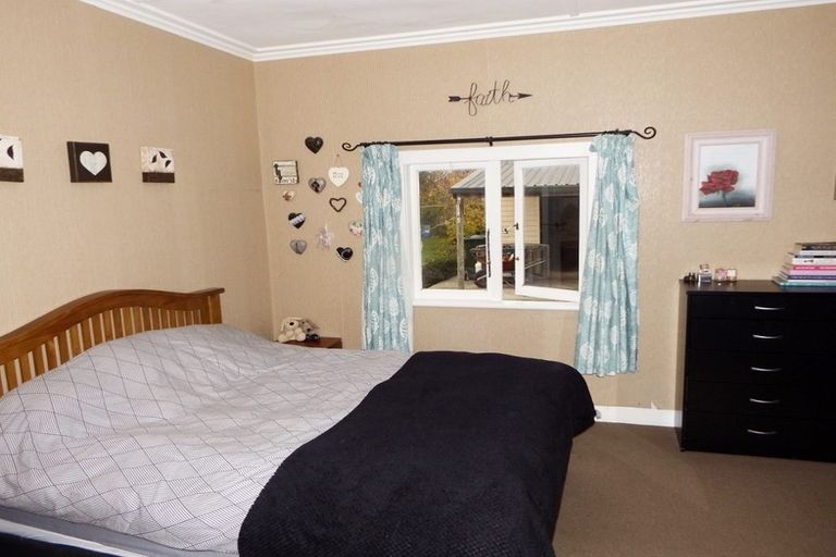 Photo of property in 25 Hunia Street, Marton, 4710