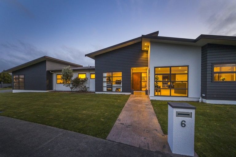 Photo of property in 6 Brooklyn Heights Drive, Kelvin Grove, Palmerston North, 4414