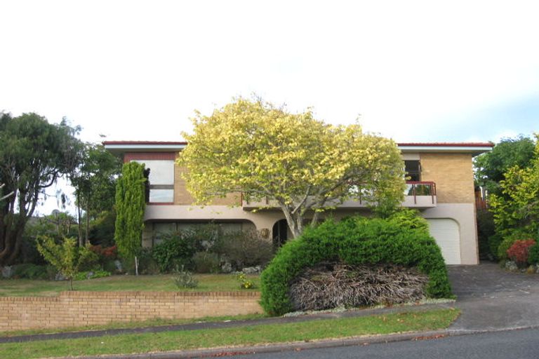 Photo of property in 9 Portsea Place, Chatswood, Auckland, 0626