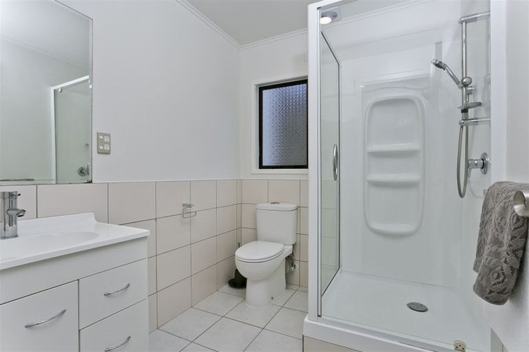 Photo of property in 2/27a Stanley Road, Glenfield, Auckland, 0629