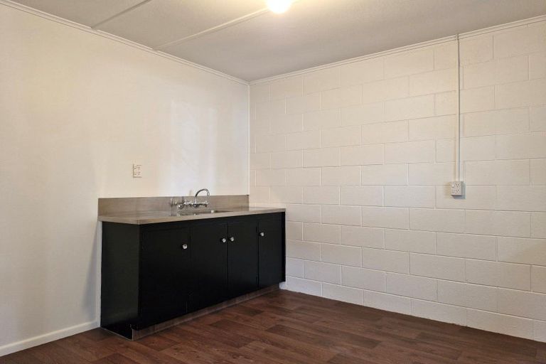 Photo of property in 1/73 Lake Road, Northcote, Auckland, 0627