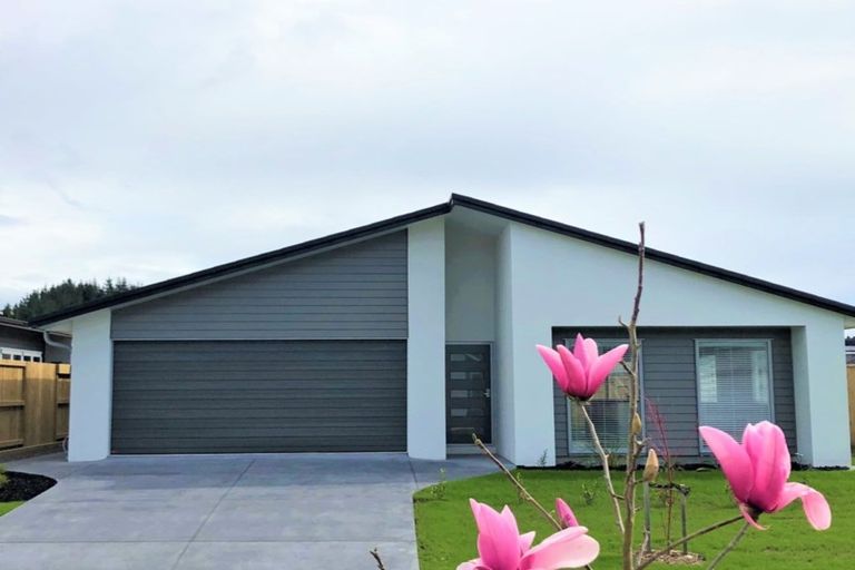 Photo of property in 30 Awataha Crescent, Pyes Pa, Tauranga, 3110