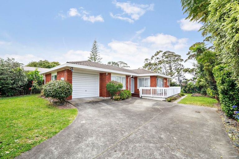 Photo of property in 2/239 Edmonton Road, Te Atatu South, Auckland, 0610