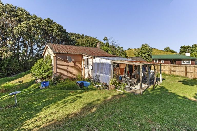 Photo of property in 6 Rangi Street, Mokau, 4376