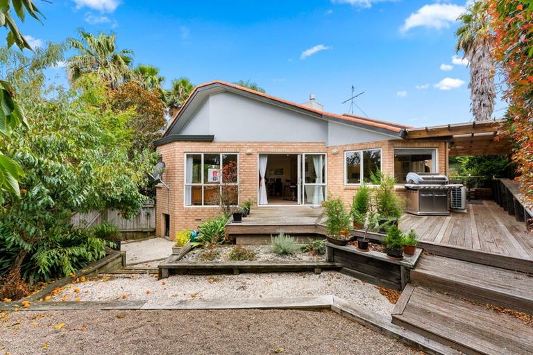 Photo of property in 12 Stonedge Lane, Rosedale, Auckland, 0632