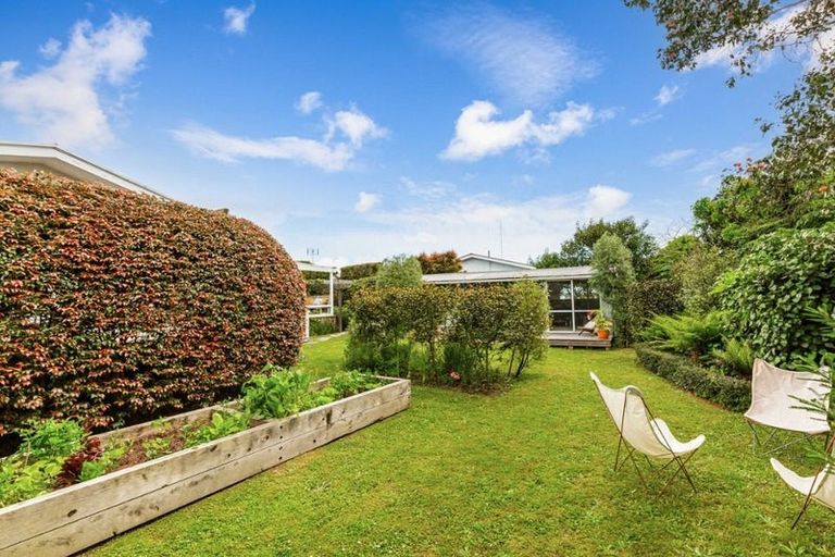 Photo of property in 55 Graham Avenue, Te Atatu Peninsula, Auckland, 0610