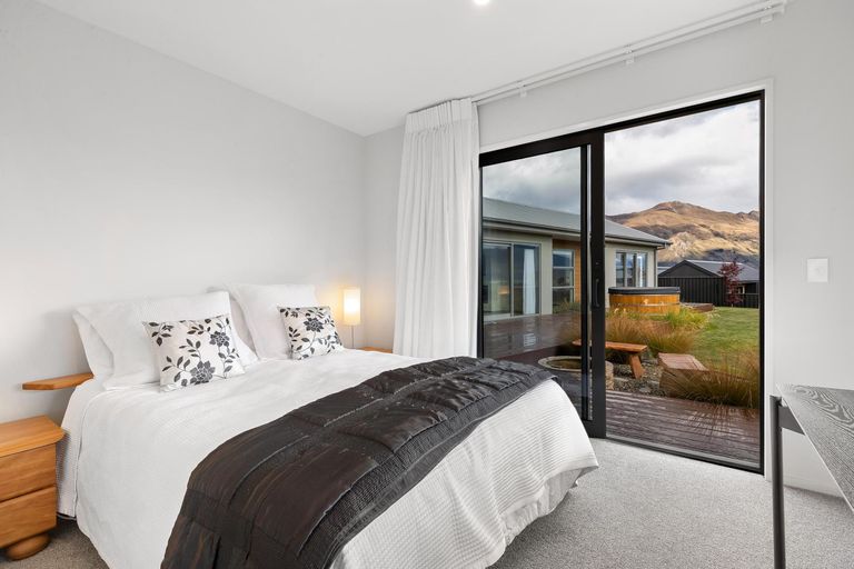 Photo of property in 8 The Heights Avenue, Wanaka, 9305