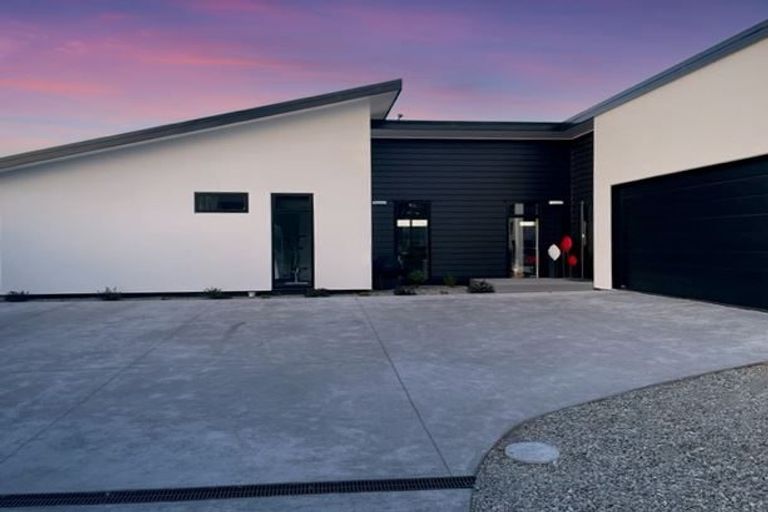 Photo of property in 3 Freeville Place, New Brighton, Christchurch, 8083