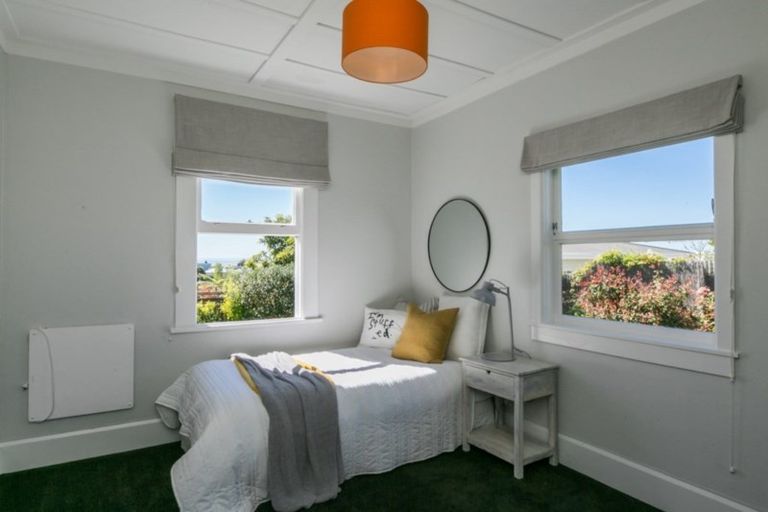 Photo of property in 2 Sealy Road, Bluff Hill, Napier, 4110