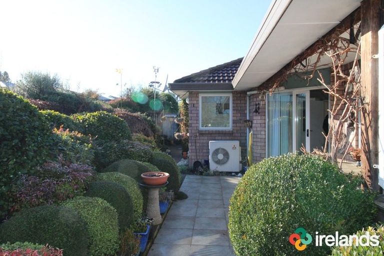 Photo of property in 2 Canberra Place, Redwood, Christchurch, 8051