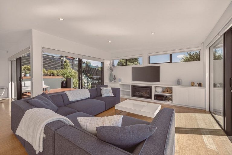 Photo of property in 3 The Terrace, Mount Pleasant, Christchurch, 8081