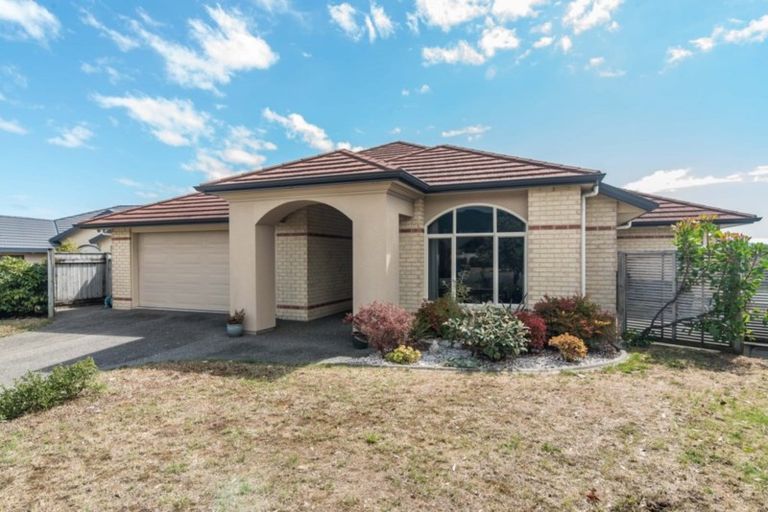 Photo of property in 28 Quadrant Heights, Paraparaumu, 5032