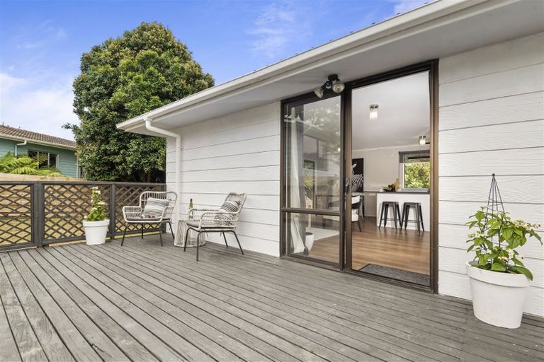 Photo of property in 2/14 Moxham Grove, Massey, Auckland, 0614