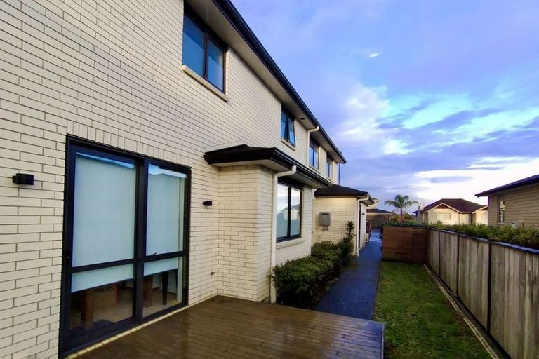 Photo of property in 74 Harrowglen Drive, Northcross, Auckland, 0630