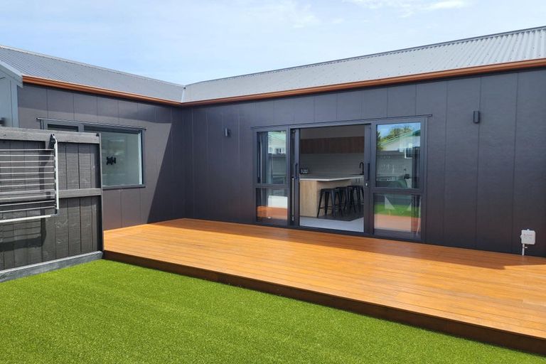 Photo of property in 140 Ngamotu Road, Spotswood, New Plymouth, 4310