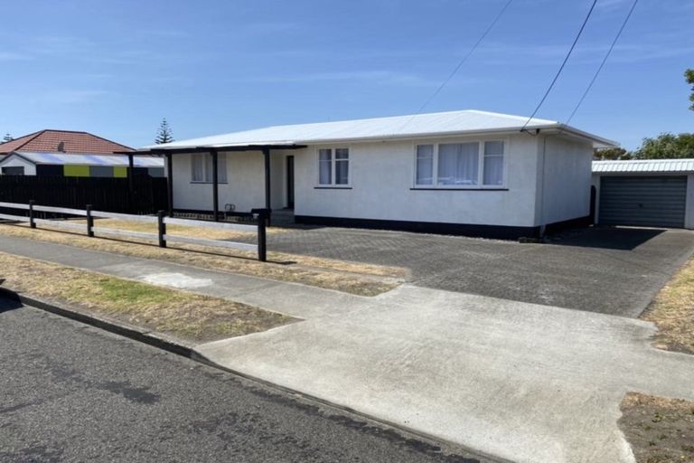 Photo of property in 12 Mosston Road, Castlecliff, Whanganui, 4501