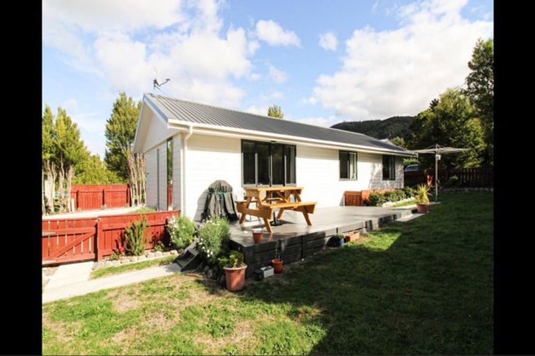 Photo of property in 20a Renall Street, Featherston, 5710