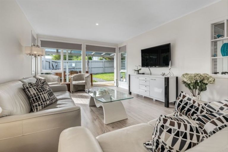 Photo of property in 1/51 Selwyn Crescent, Forrest Hill, Auckland, 0620