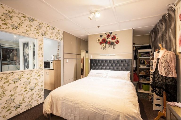 Photo of property in 27 High Street East, Waitara, 4320