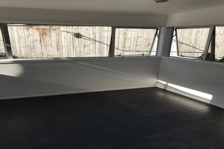 Photo of property in 40 Cumberland Street, Merrilands, New Plymouth, 4312