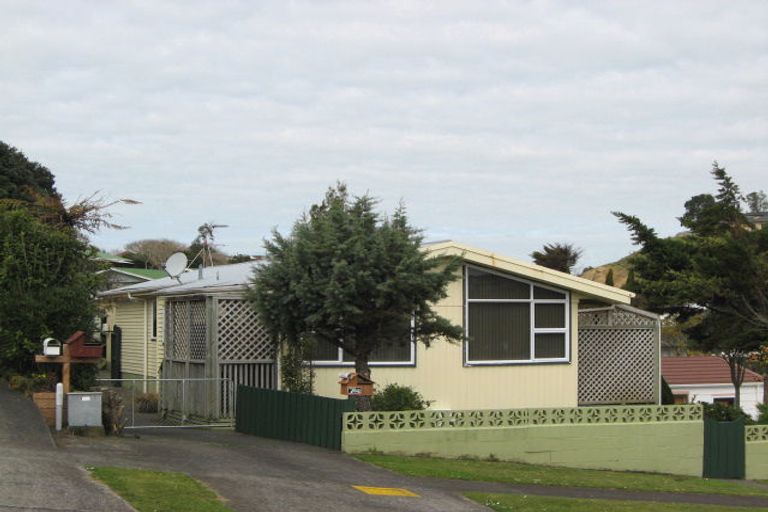 Photo of property in 9 Poharama Place, Marfell, New Plymouth, 4310