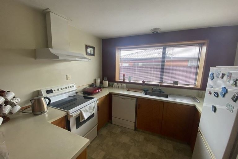 Photo of property in 2/5 Hibiscus Place, Redwood, Christchurch, 8051