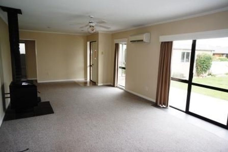 Photo of property in 36 Seadown Crescent, Amberley, 7410