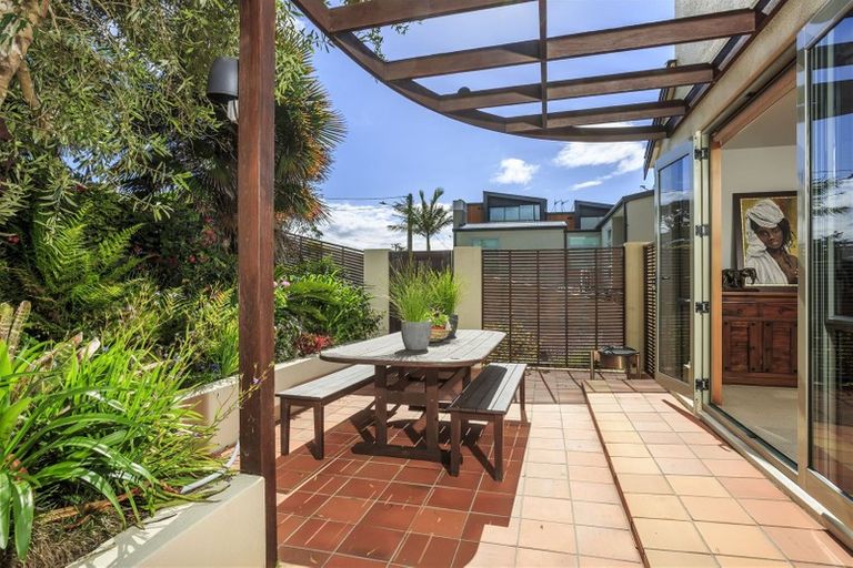 Photo of property in 2/14 Hastings Road, Mairangi Bay, Auckland, 0630