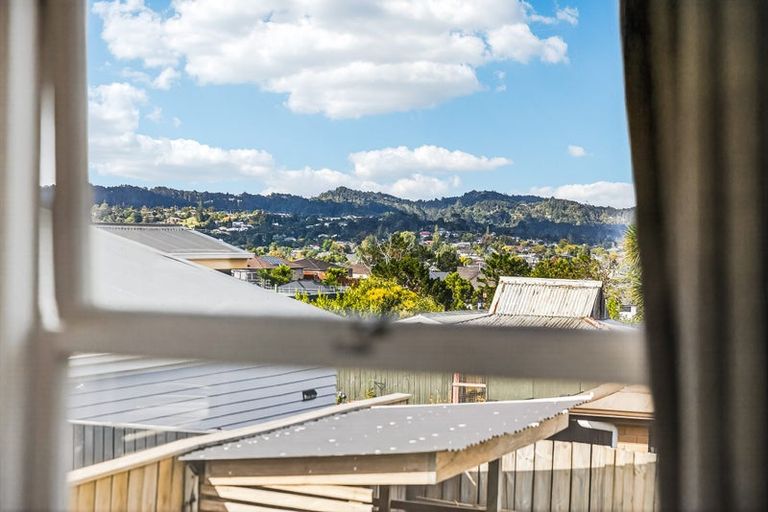 Photo of property in 99 Sunnyside Road, Sunnyvale, Auckland, 0612