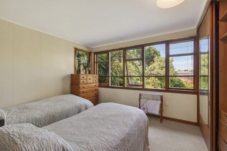 Photo of property in 9 Whitby Place, Westown, New Plymouth, 4310