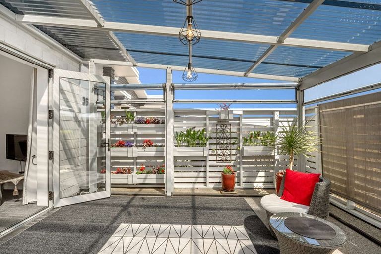 Photo of property in 16 Vanita Drive, Whitianga, 3510