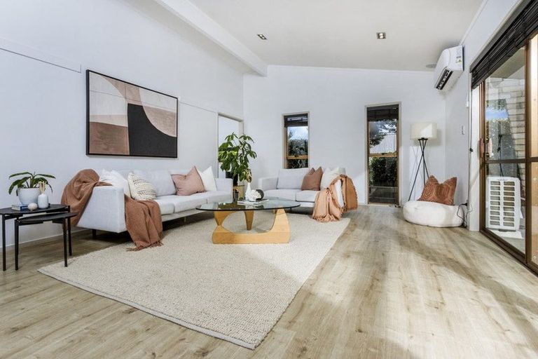 Photo of property in 18 Mappin Place, Chatswood, Auckland, 0626